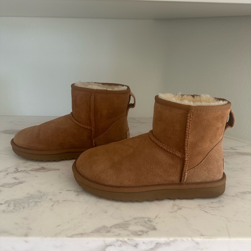 UGG Mini Classic Boot (Women) Size 7 Chestnut